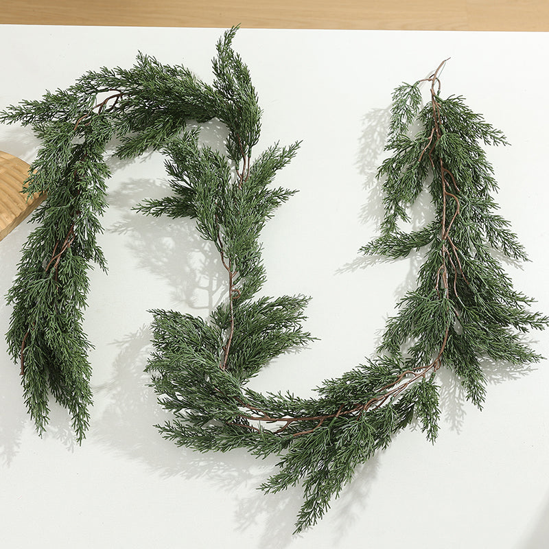 Wholesale Artificial Pine Needle Garland with Pinecones & Red Berries