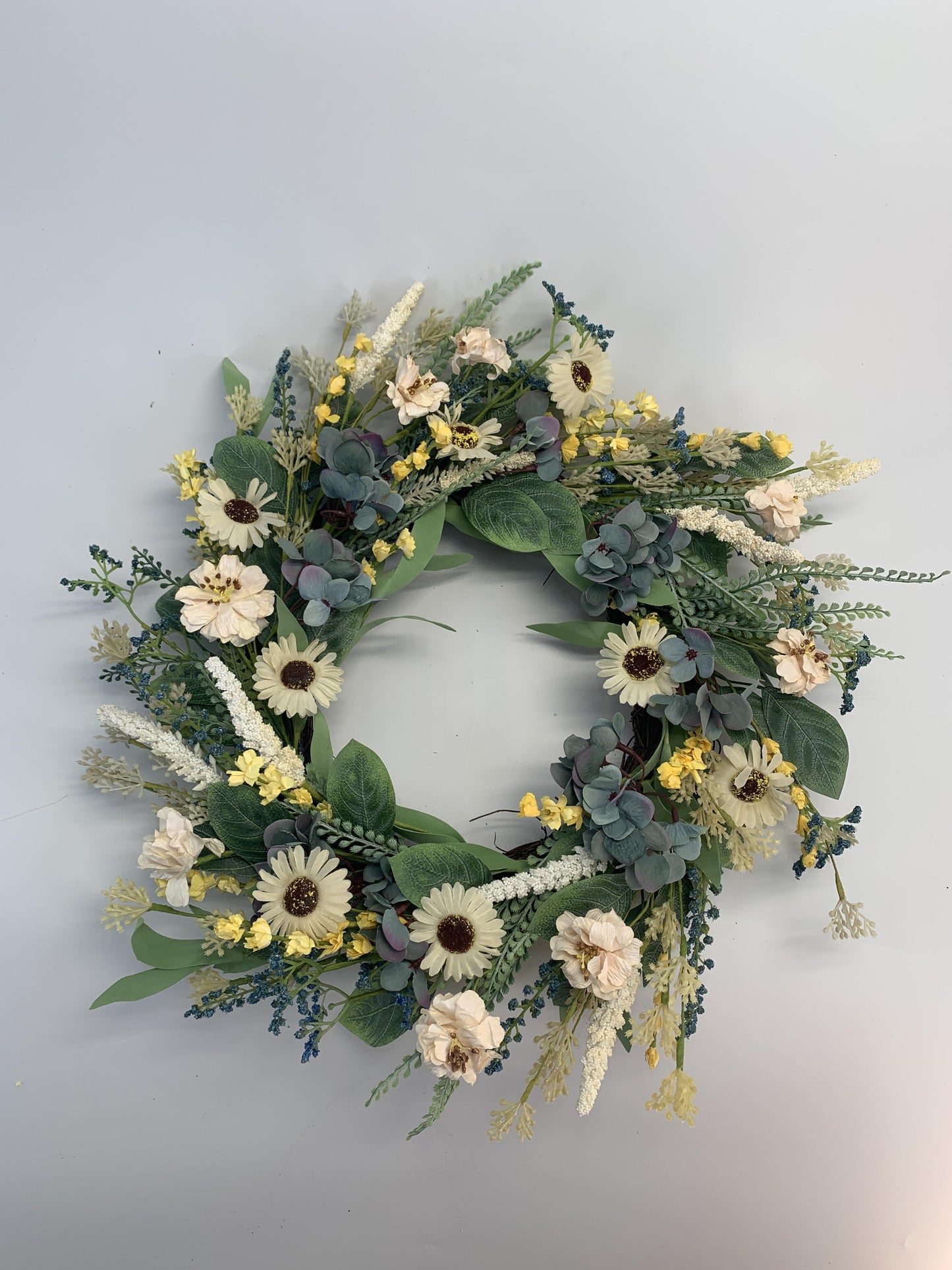 Wholesale 18" Artificial Cream Daisy & Eucalyptus Wreath